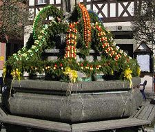 Geschm�ckte Osterbrunnen