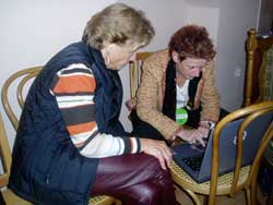 Hanna und Carmen beim Lieddichten
